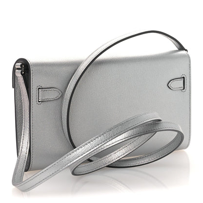 Metallic Chevre Chamkilight Kelly Wallet To Go Argent