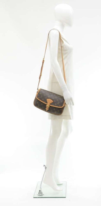 Louis Vuitto Sologne Monogram Canvas Shoulder Bag