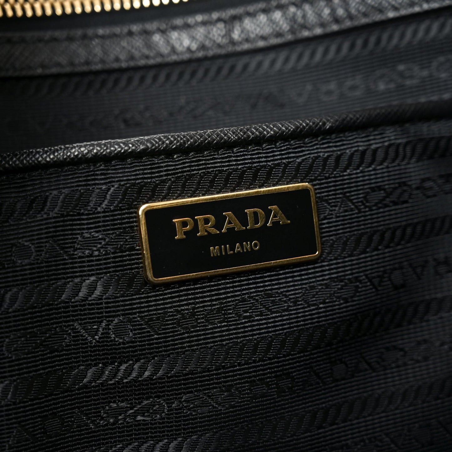 Saffiano Lux Large Galleria Double Zip Tote Black