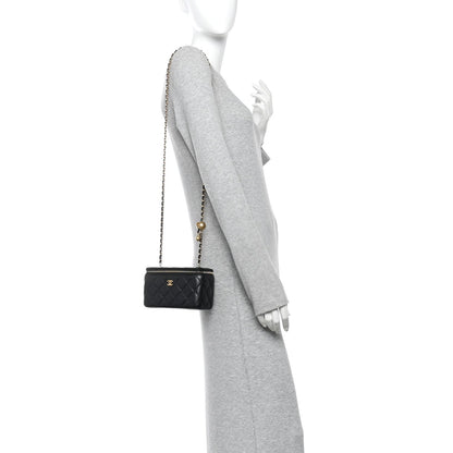 Lambskin Quilted Pearl Crush Small Vanity Case With Chain Black