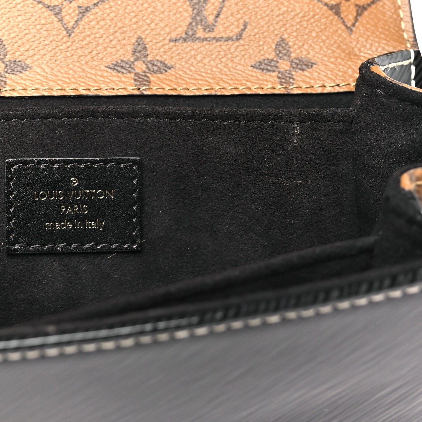 Shiny Epi Reverse Monogram Pochette Metis Mini Marine