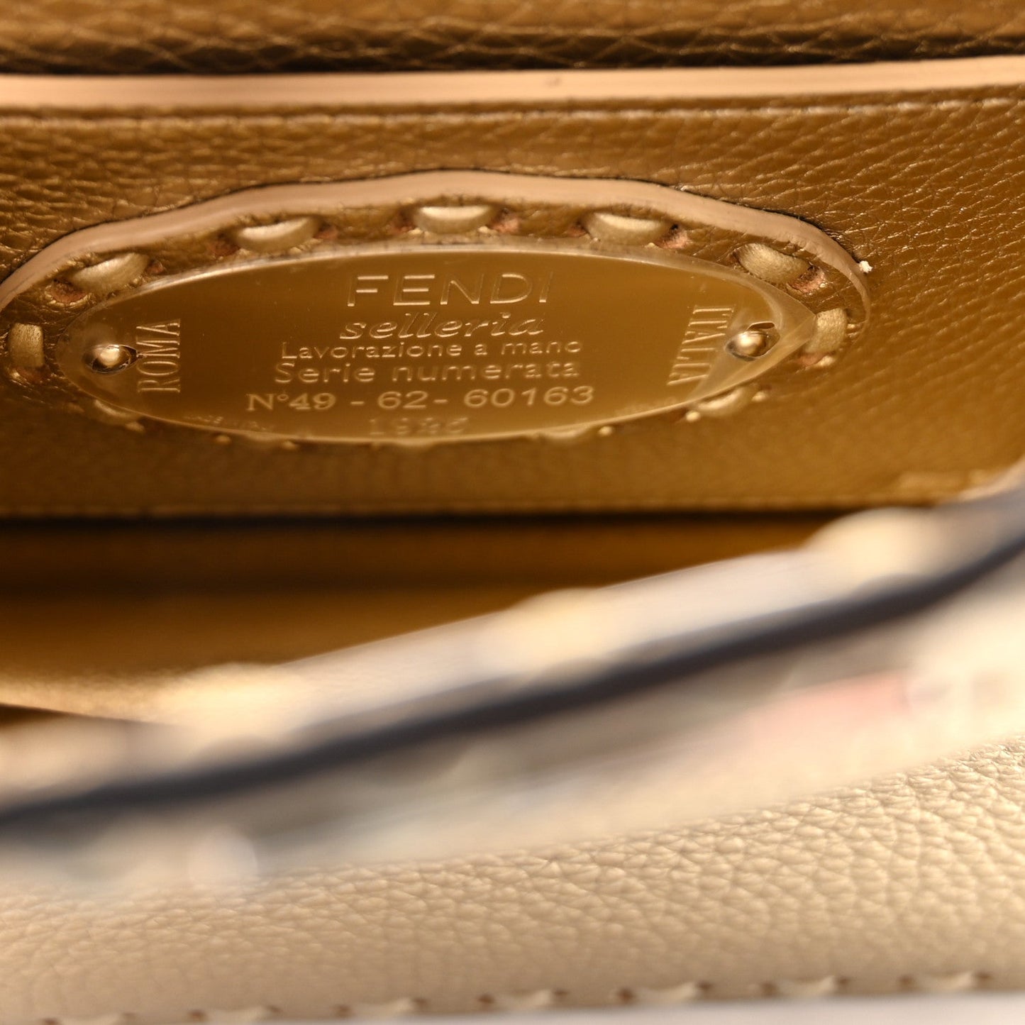 Metallic Cuoio Roma Sellerissima Nappa Sintetica Tape Stitch Petite Peekaboo I SEE U Iconic Satchel Platino