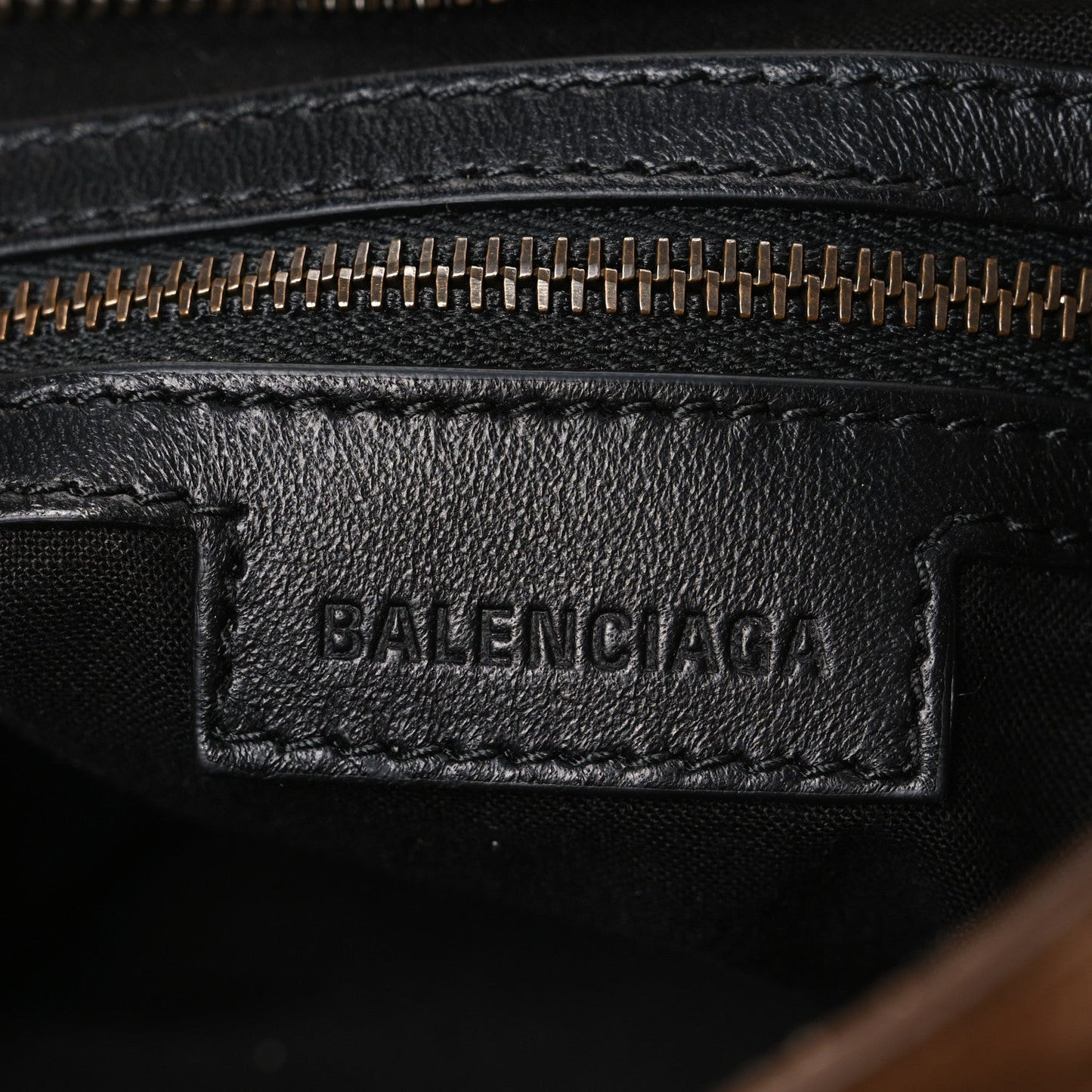 Waxed Suede Calfskin Classic Hardware Medium Le City Camel