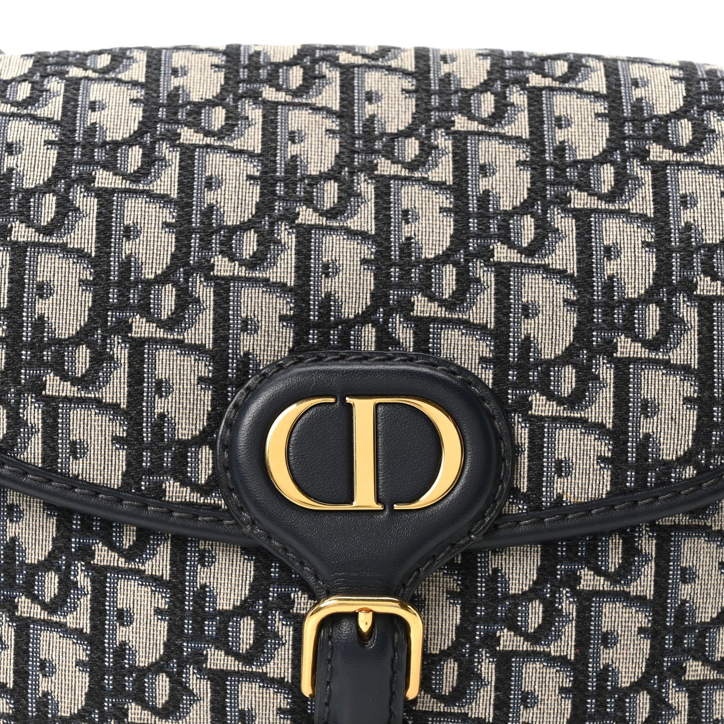 Oblique Medium Bobby Flap Blue