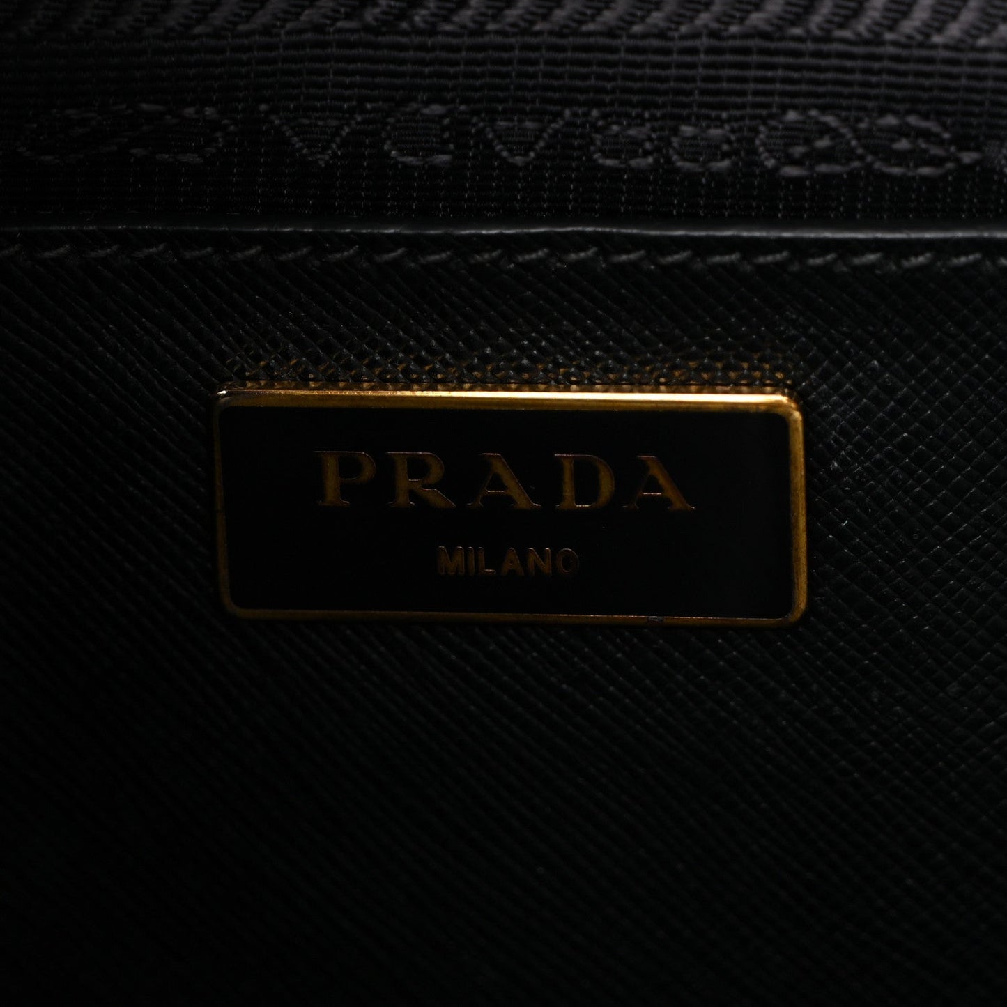 Saffiano Medium Galleria Double Zip Tote Black