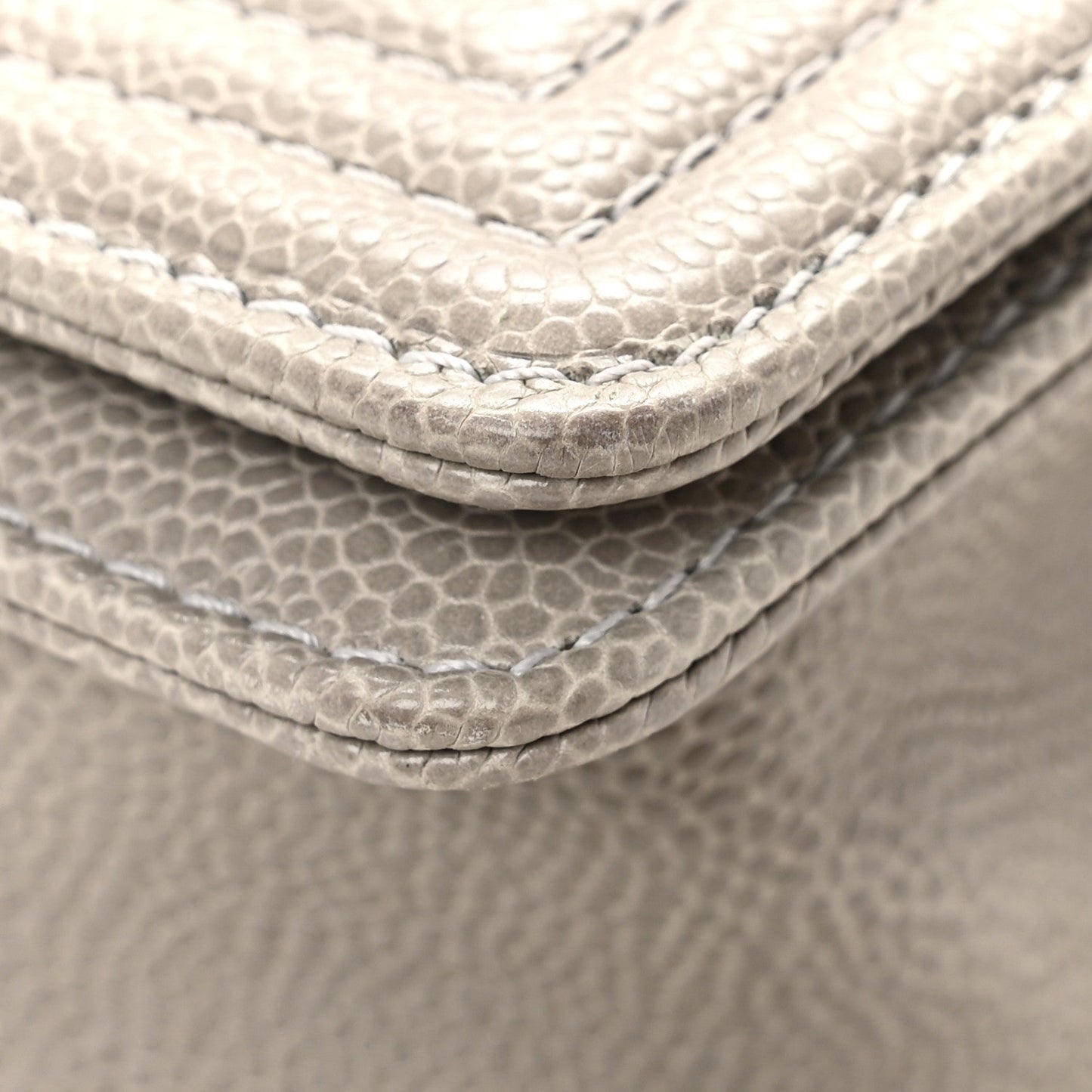 Caviar Quilted Medium Boy Flap Grey