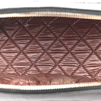 Caviar Quilted Toiletry Case With Chain Black