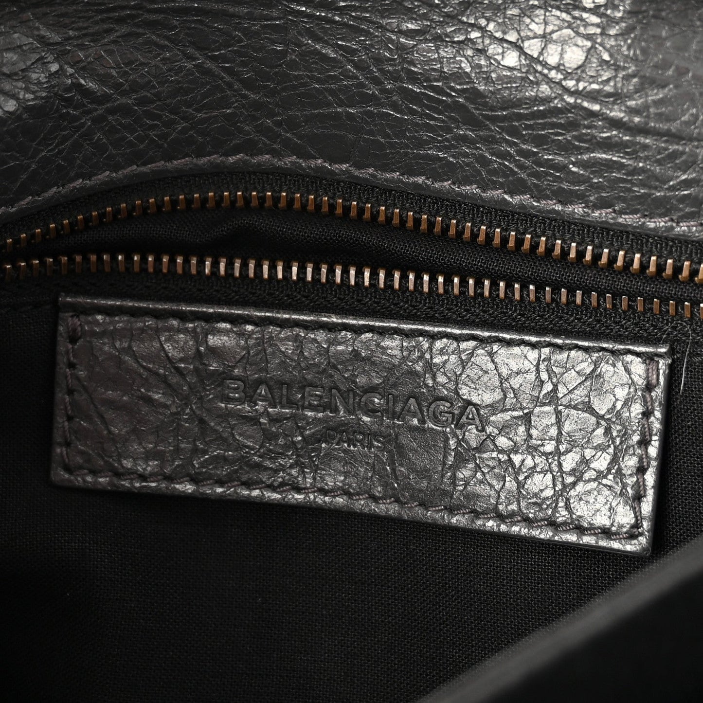 Agneau Classic Hardware Envelope Strap Clutch Gris Fossile