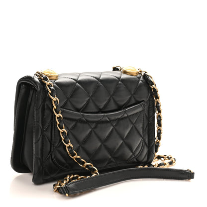 Shiny Lambskin Flap Clutch With Chain Black