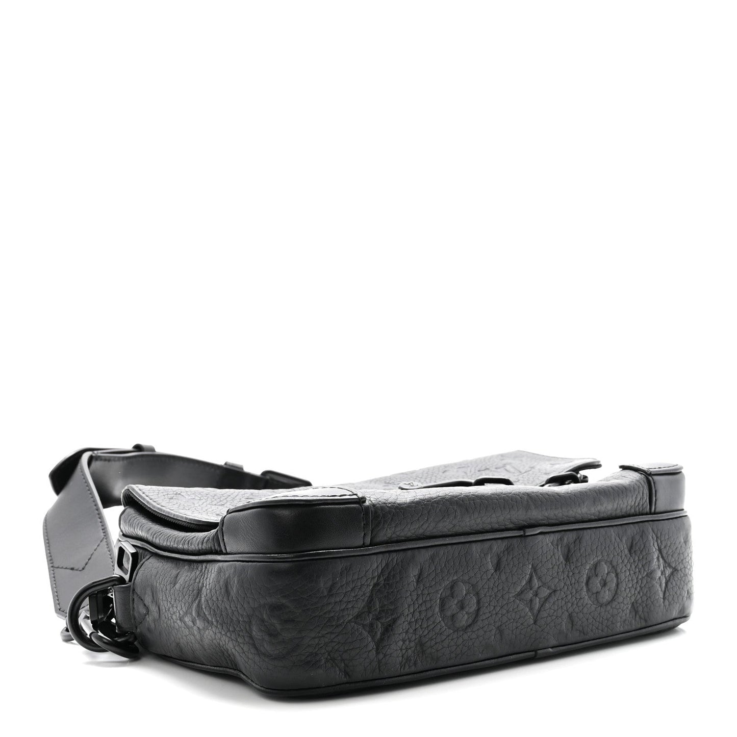Taurillon Monogram Steamer Messenger Black