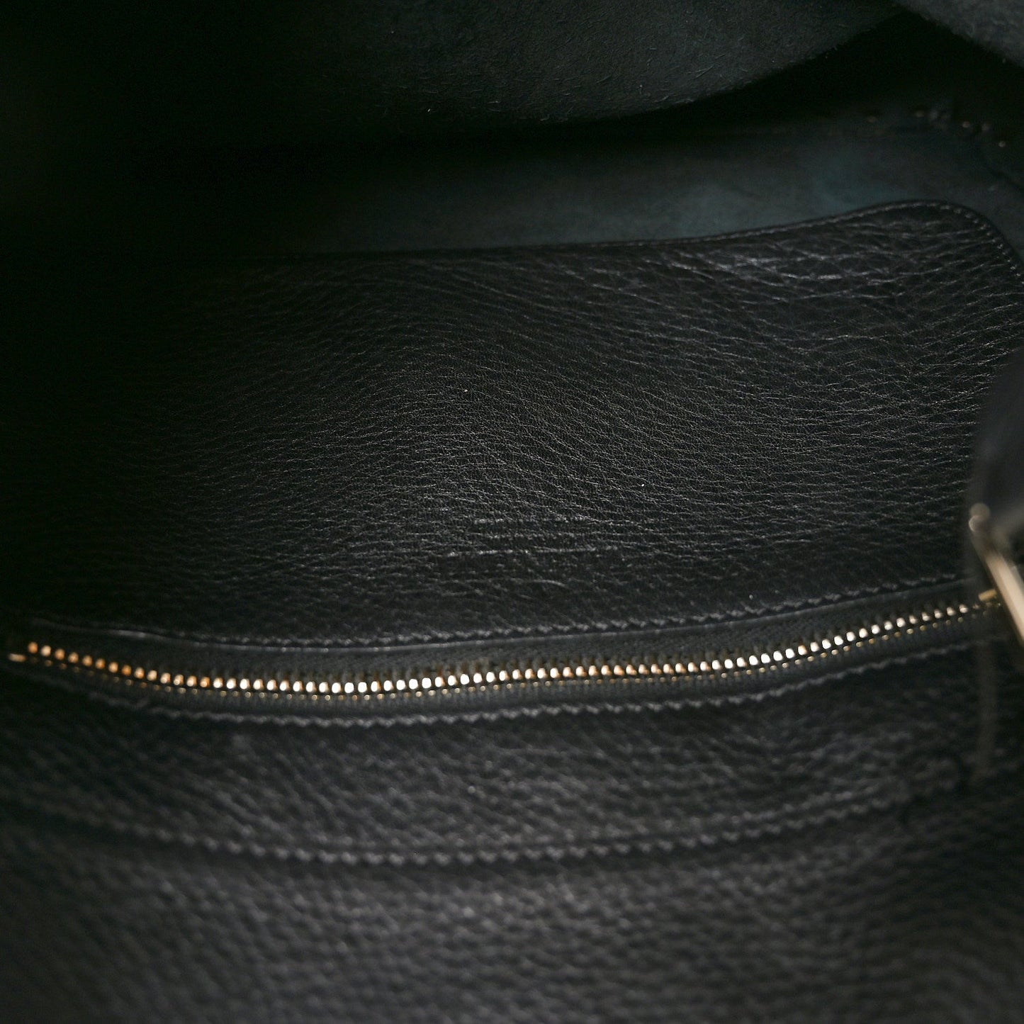 Pebbled Calfskin Large Rockstud Flip-Lock Messenger Bag Black