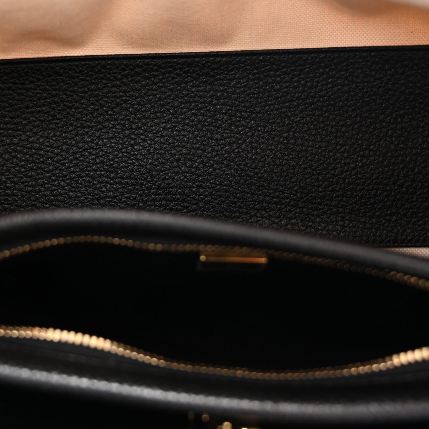Grained Calfskin Boucle Urban Essentials Small Shopping Bag Ecru Black