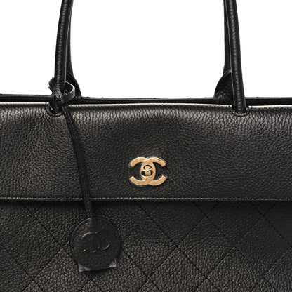 Grained Calfskin Stitched Urban Essentials Large Shopping Bag Black