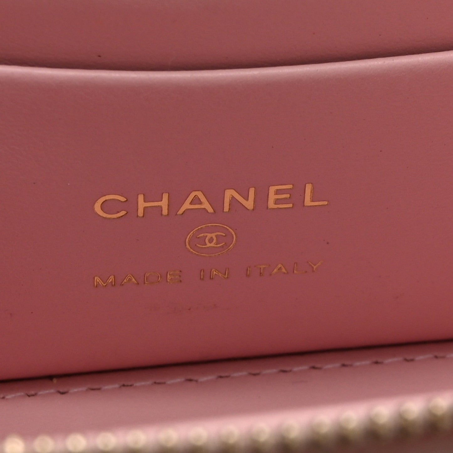 Caviar Quilted Pearl Enamel Small Vanity Case With Chain Light Pink