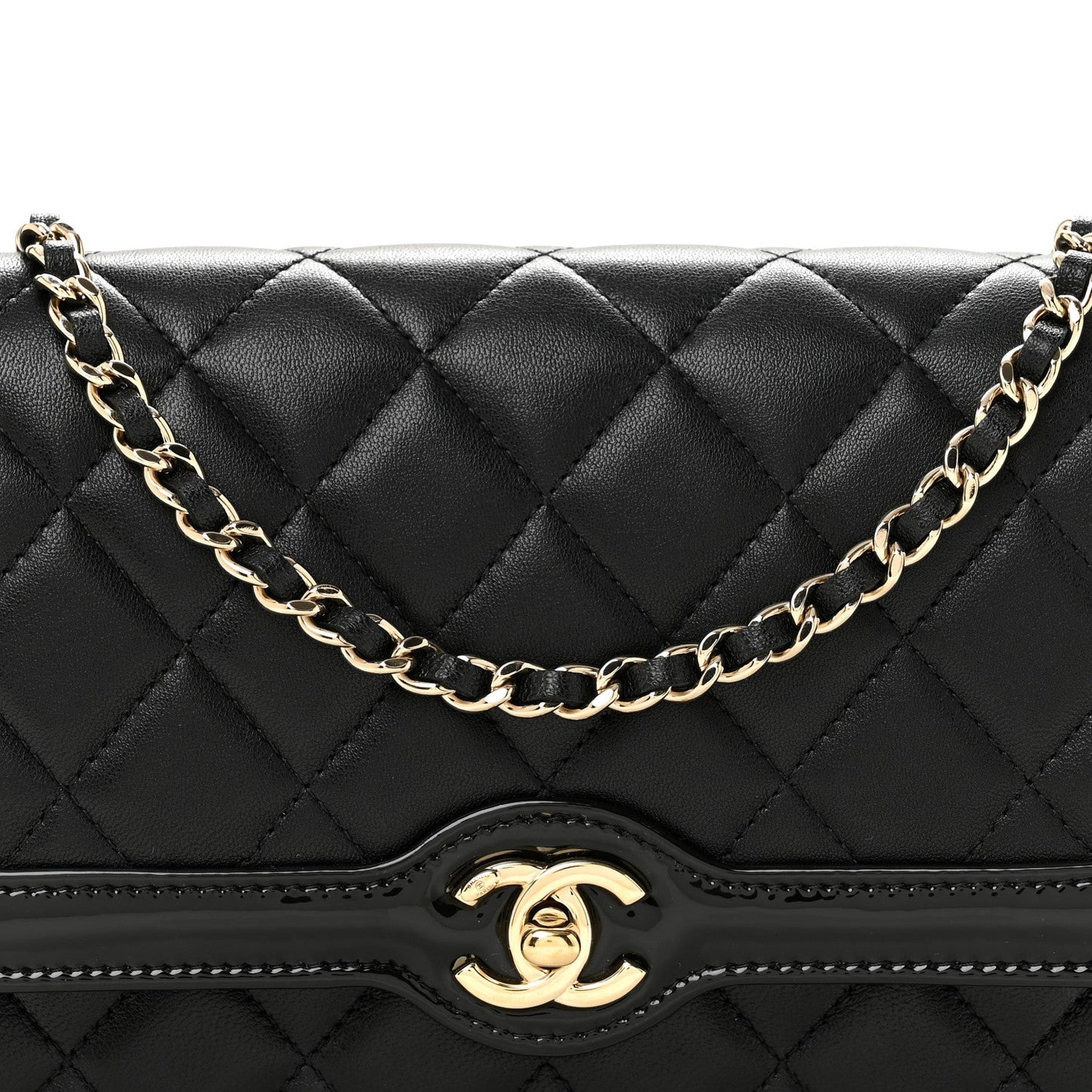 Lambskin Patent Calfskin Quilted Hold The Line CC Wallet On Chain WOC Black