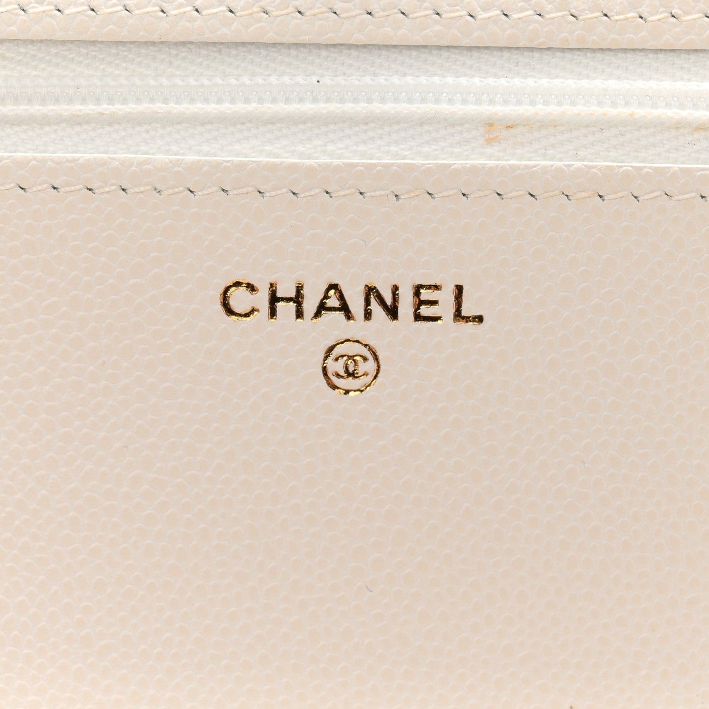 Caviar Quilted Wallet on Chain WOC White