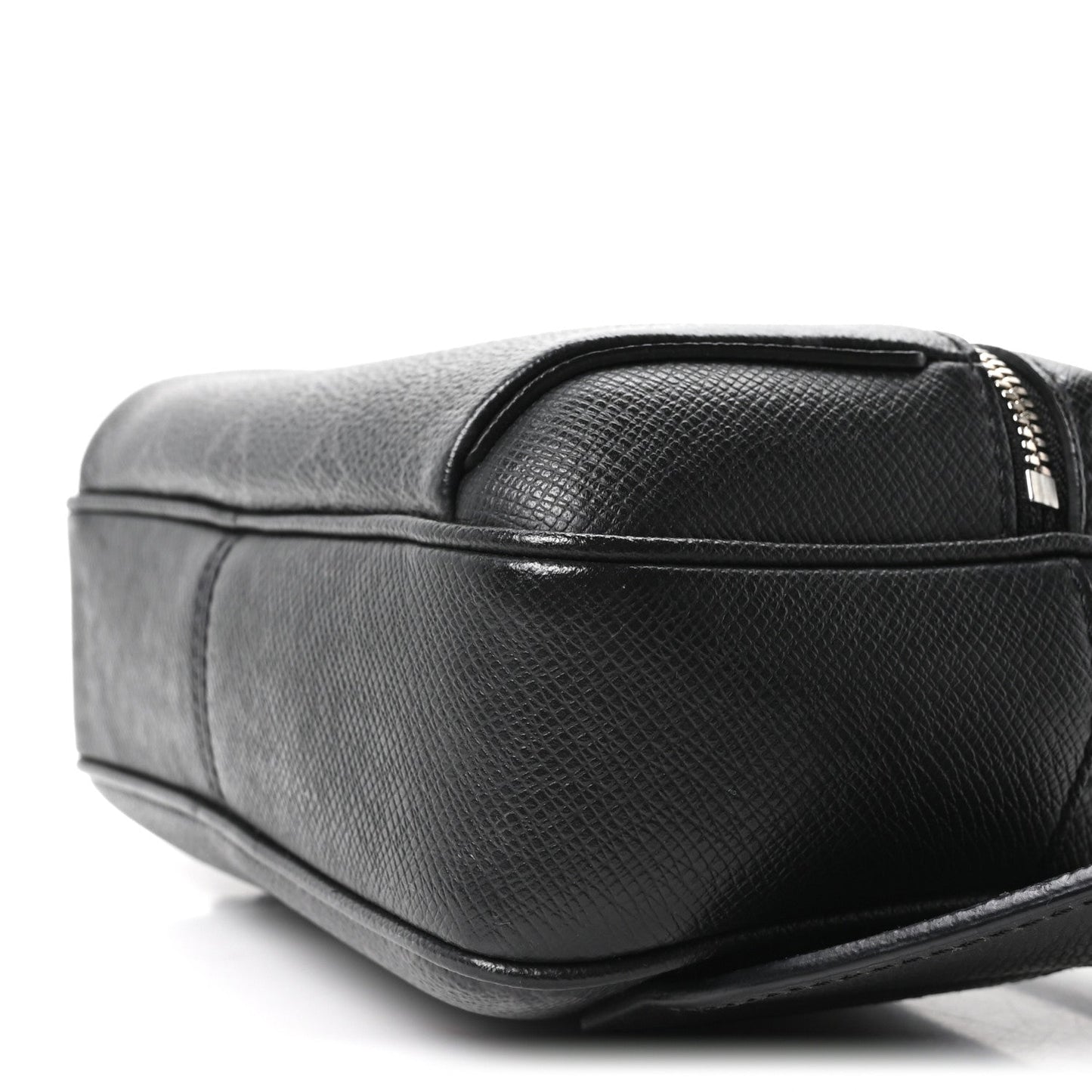 Taiga Monogram Eclipse Outdoor Messenger Black