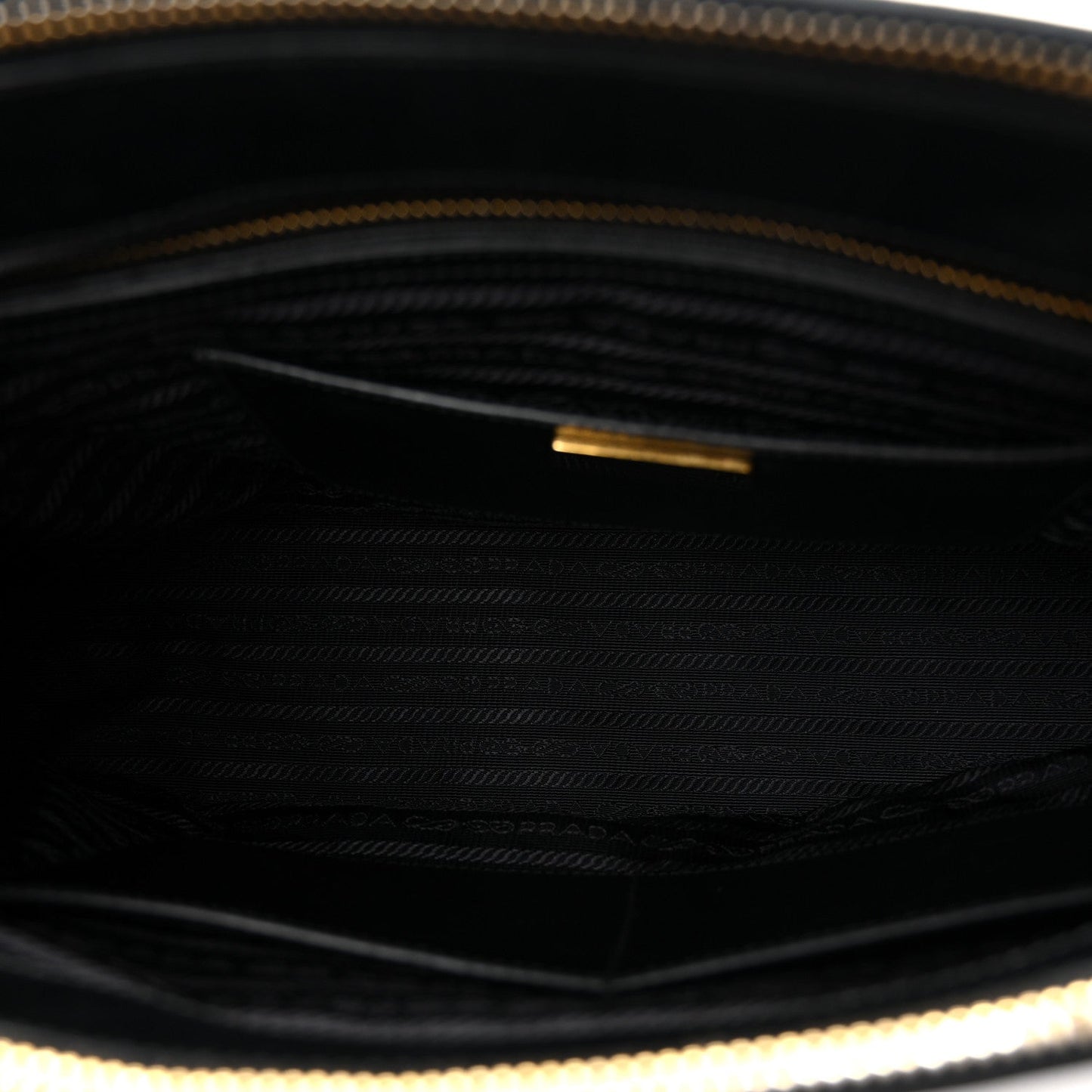 Saffiano Medium Galleria Double Zip Tote Black
