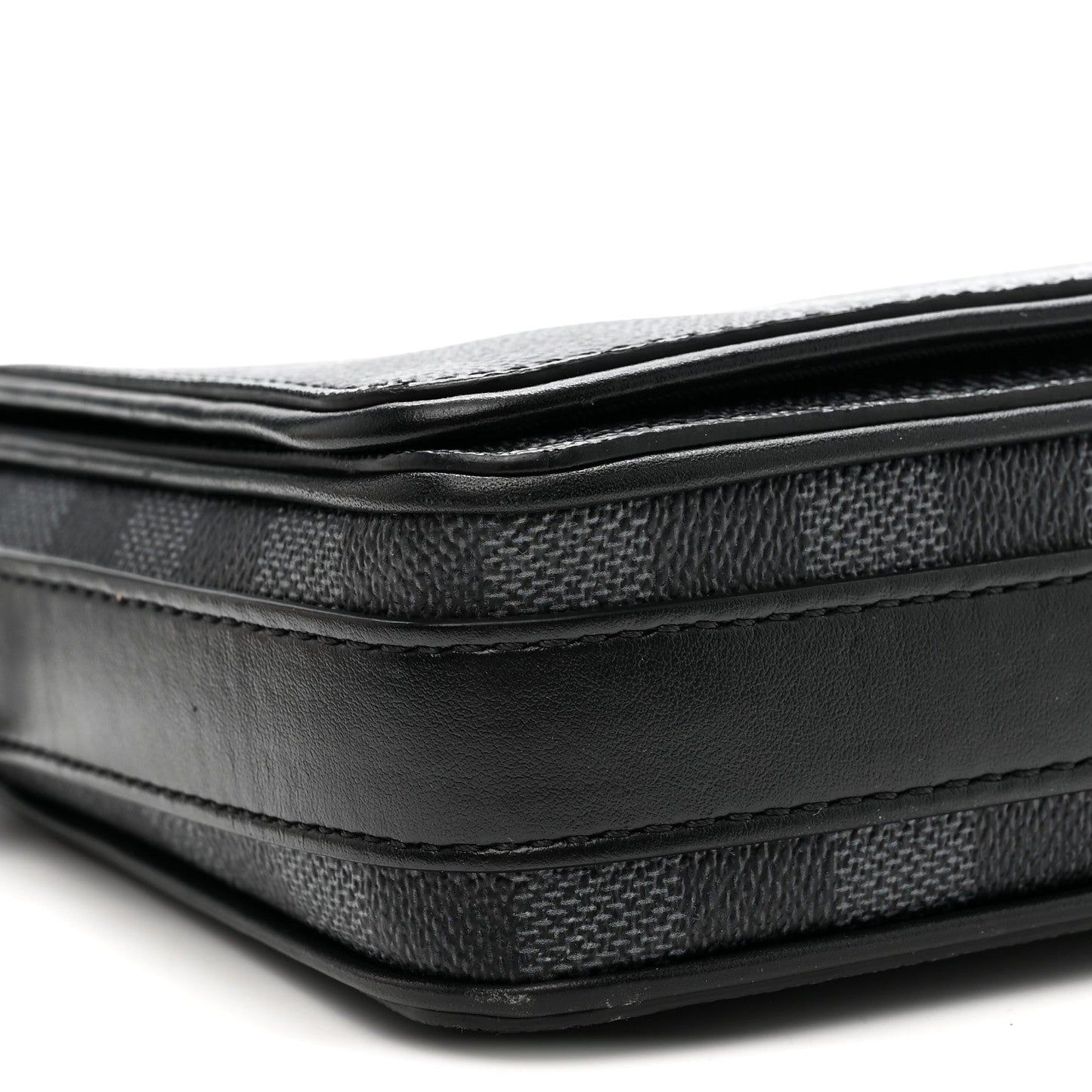 Damier Graphite 3D Studio Messenger