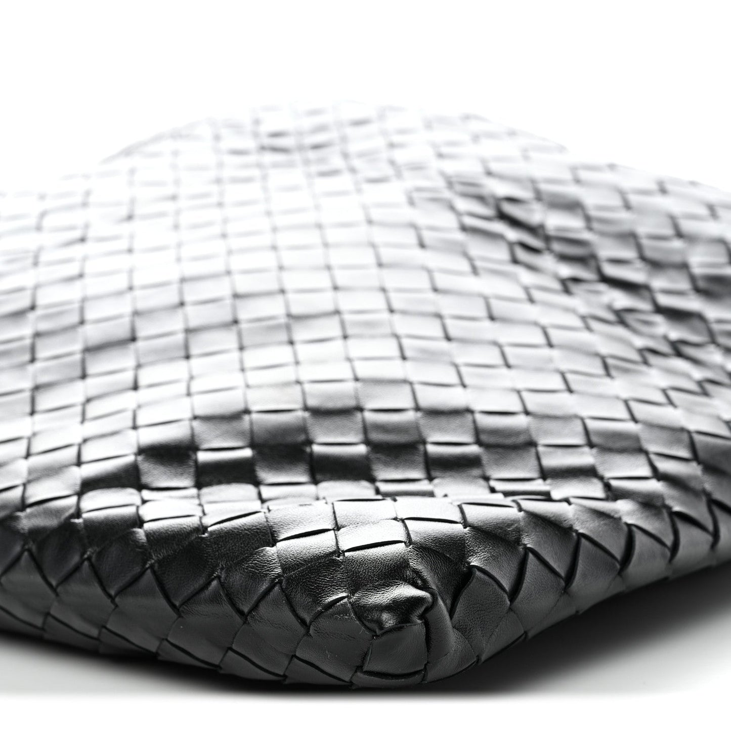 Calfskin Intrecciato Large Hop Black