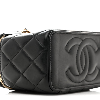 Lambskin Quilted Pearl Crush Small Vanity Case With Chain Black