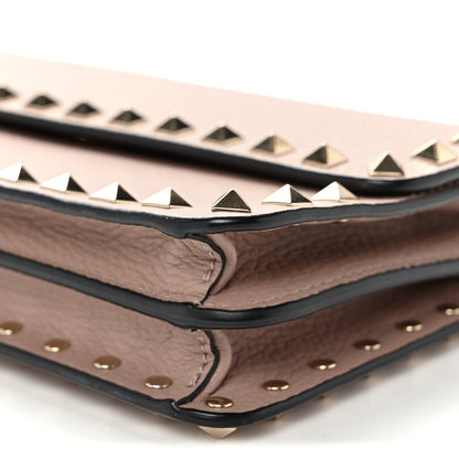 Pebbled Calfskin Rockstud Flap Wallet On Chain Poudre