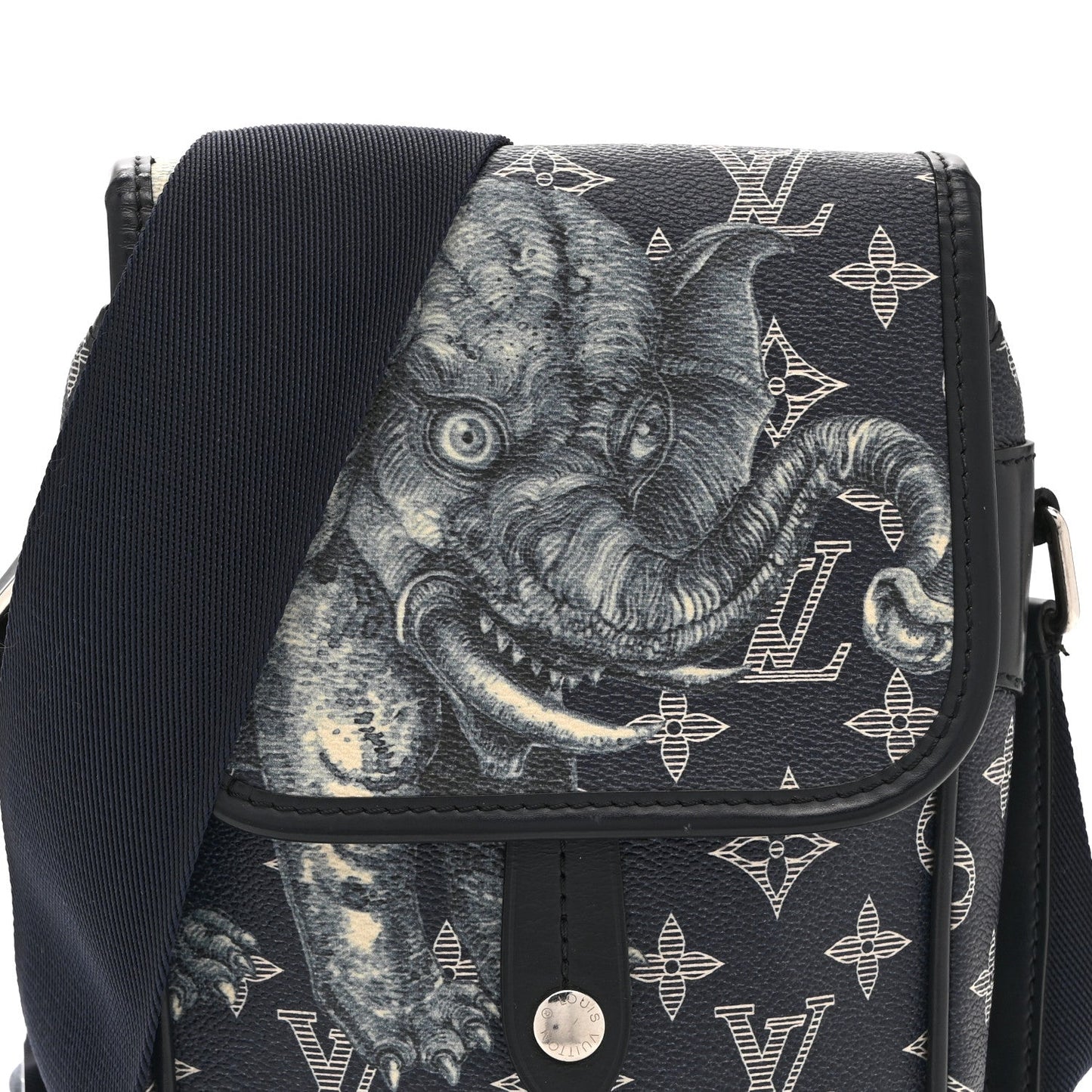 Savane Monogram Elephant Chapman Messenger BB Encre