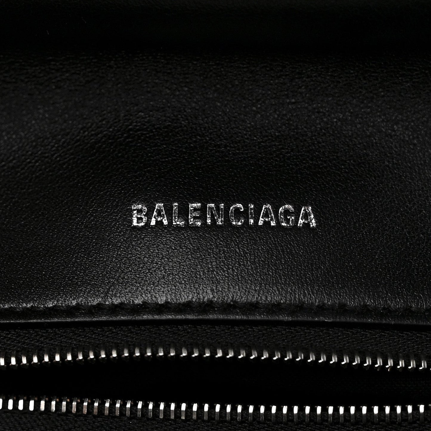 Nappa Calfskin Quilted Touch B Puffy Clutch Black