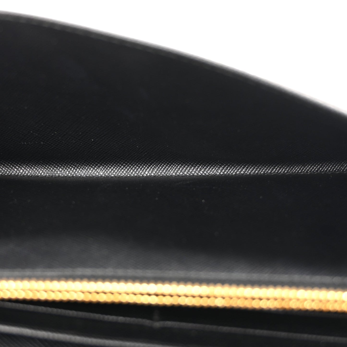 Saffiano Metal Oro Chain Wallet Black
