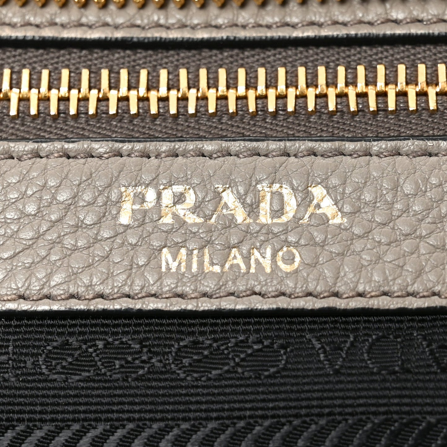 Vitello Daino Zippered Tote Argilla