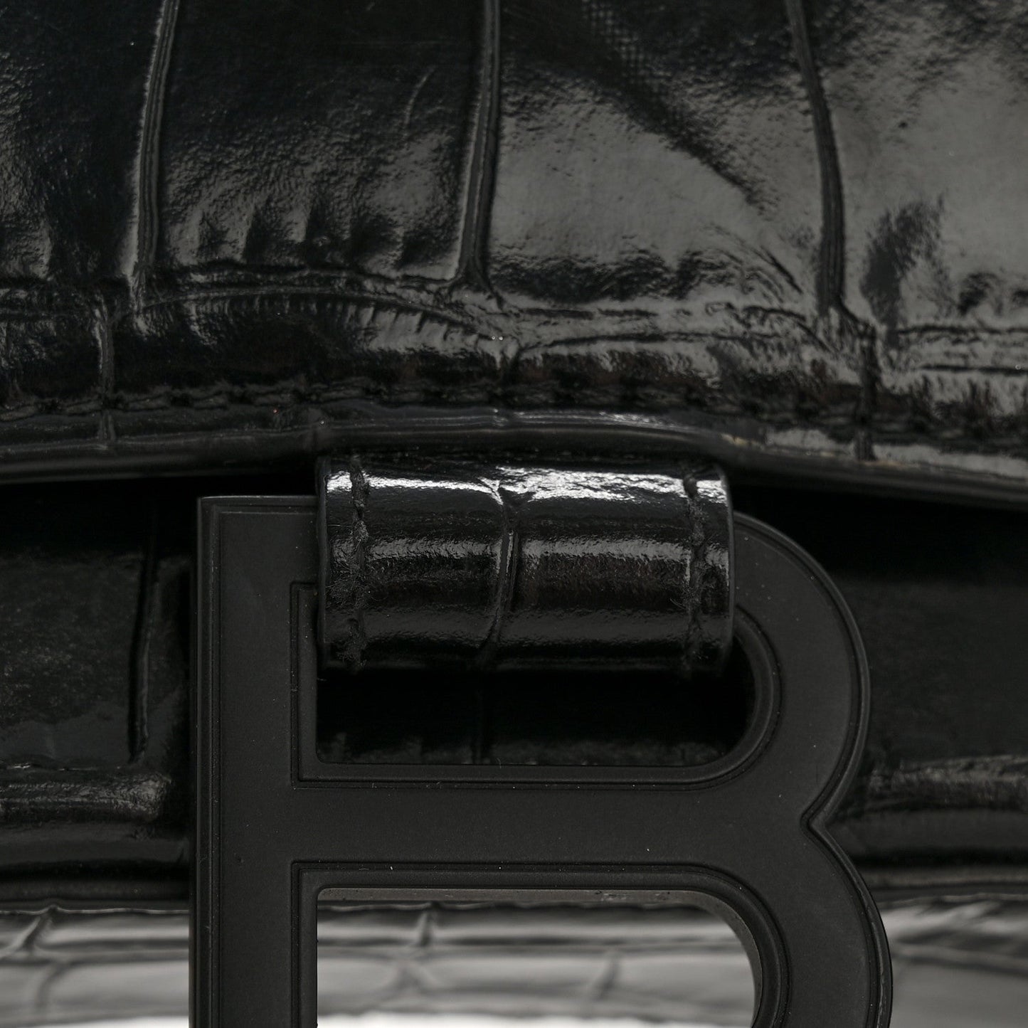 Shiny Calfskin Monochrome Crocodile Embossed Hourglass Chain Bag Black