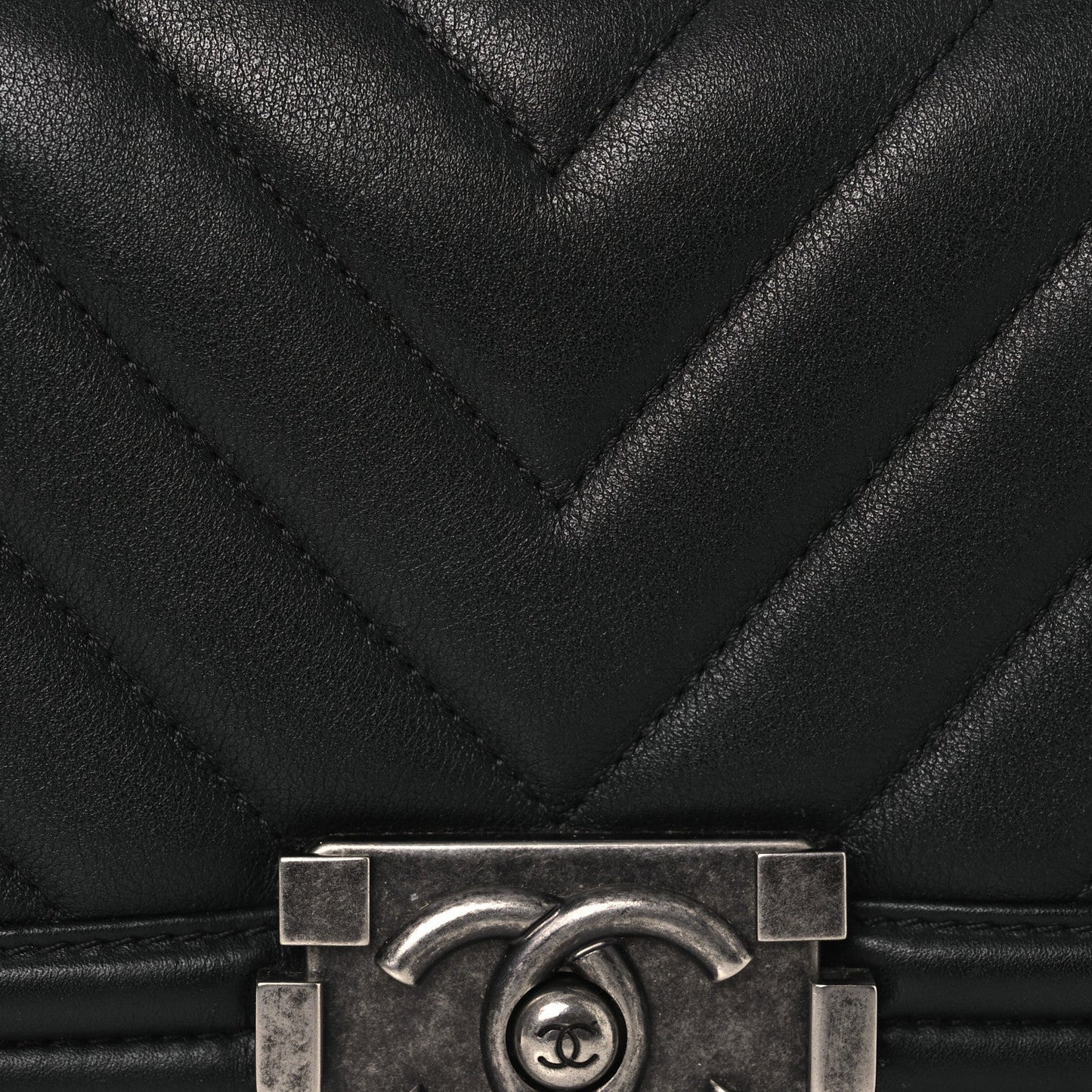 Lambskin Chevron Quilted Small Boy Flap Black