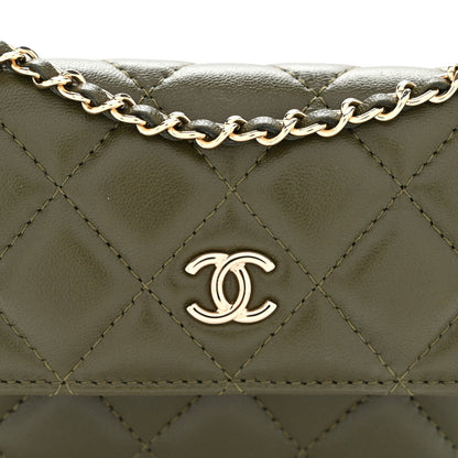 Lambskin Quilted Clutch With Chain Green