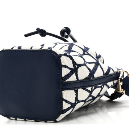 Toile Iconographe Nappa Mini Vlogo Signature Bucket Bag White Worker