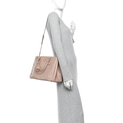 Saffiano Medium Galleria Double Zip Tote Cammeo