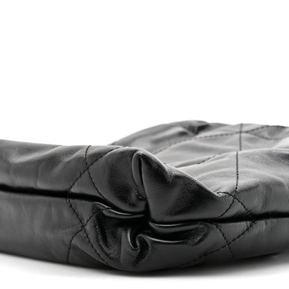 Shiny Calfskin Quilted Pearl CC Chain Mini Chanel 22 Black