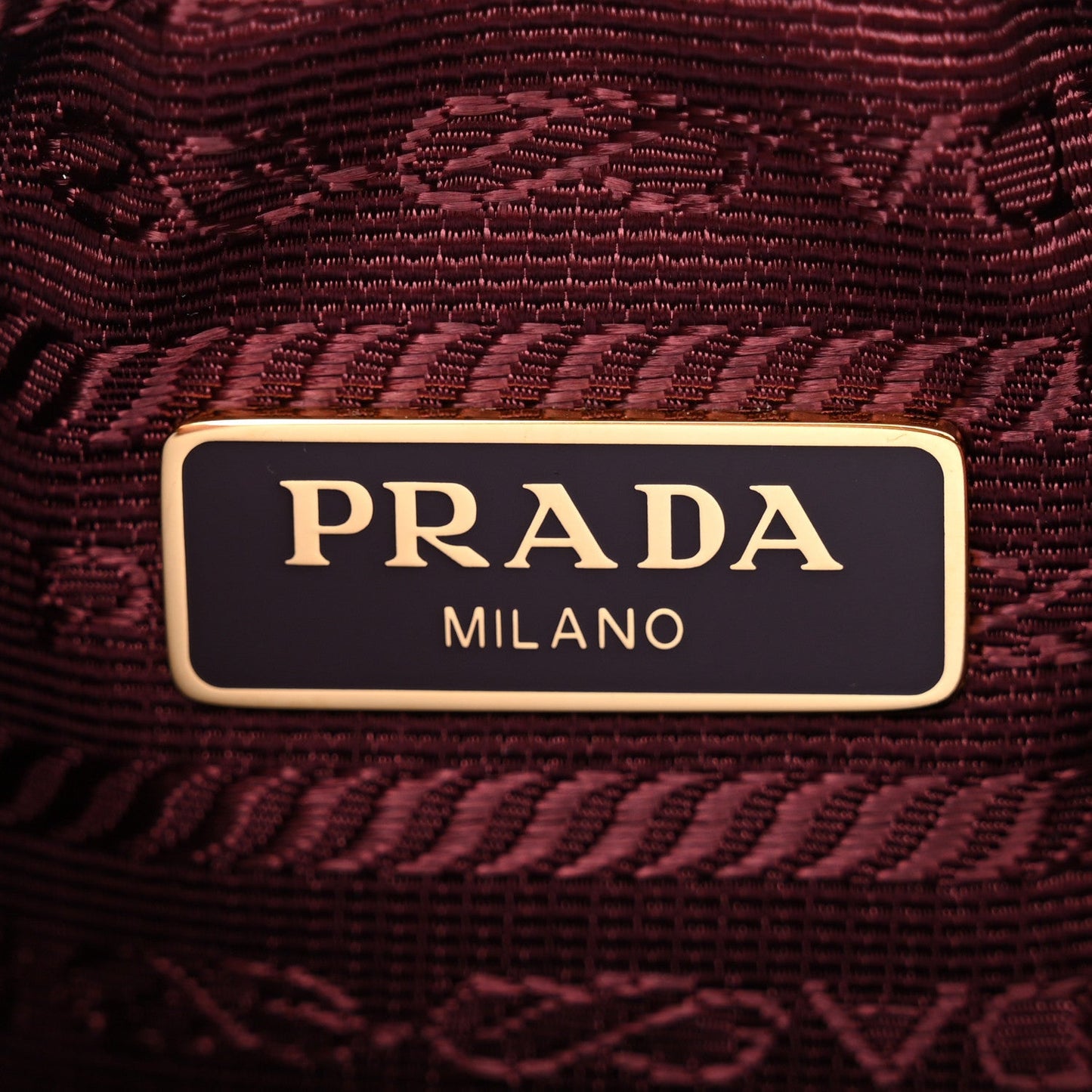 Saffiano Lux Re-Edition 2005 Shoulder Bag Bordeaux