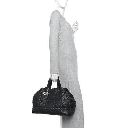Calfskin Macrocannage Medium Toujours Black