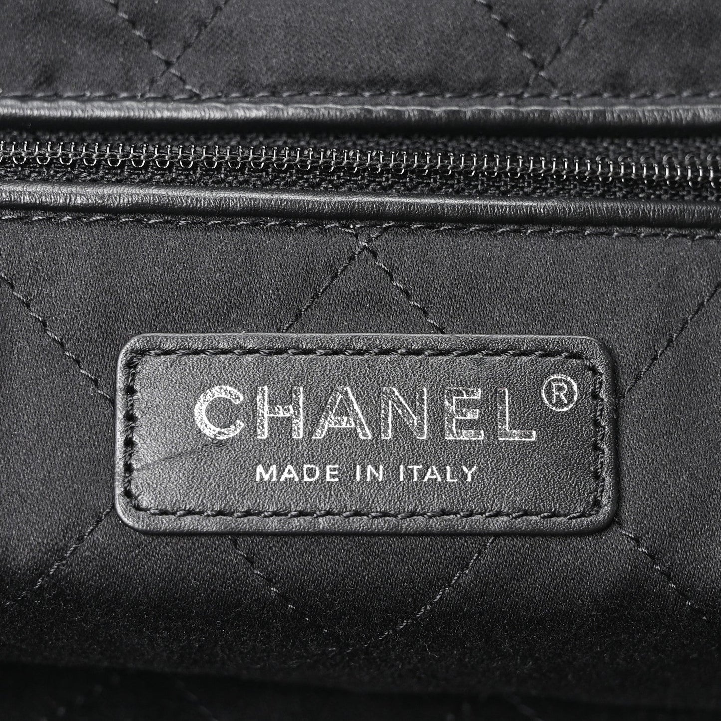 Shiny Calfskin Quilted Monochrome Small Chanel 22 Black
