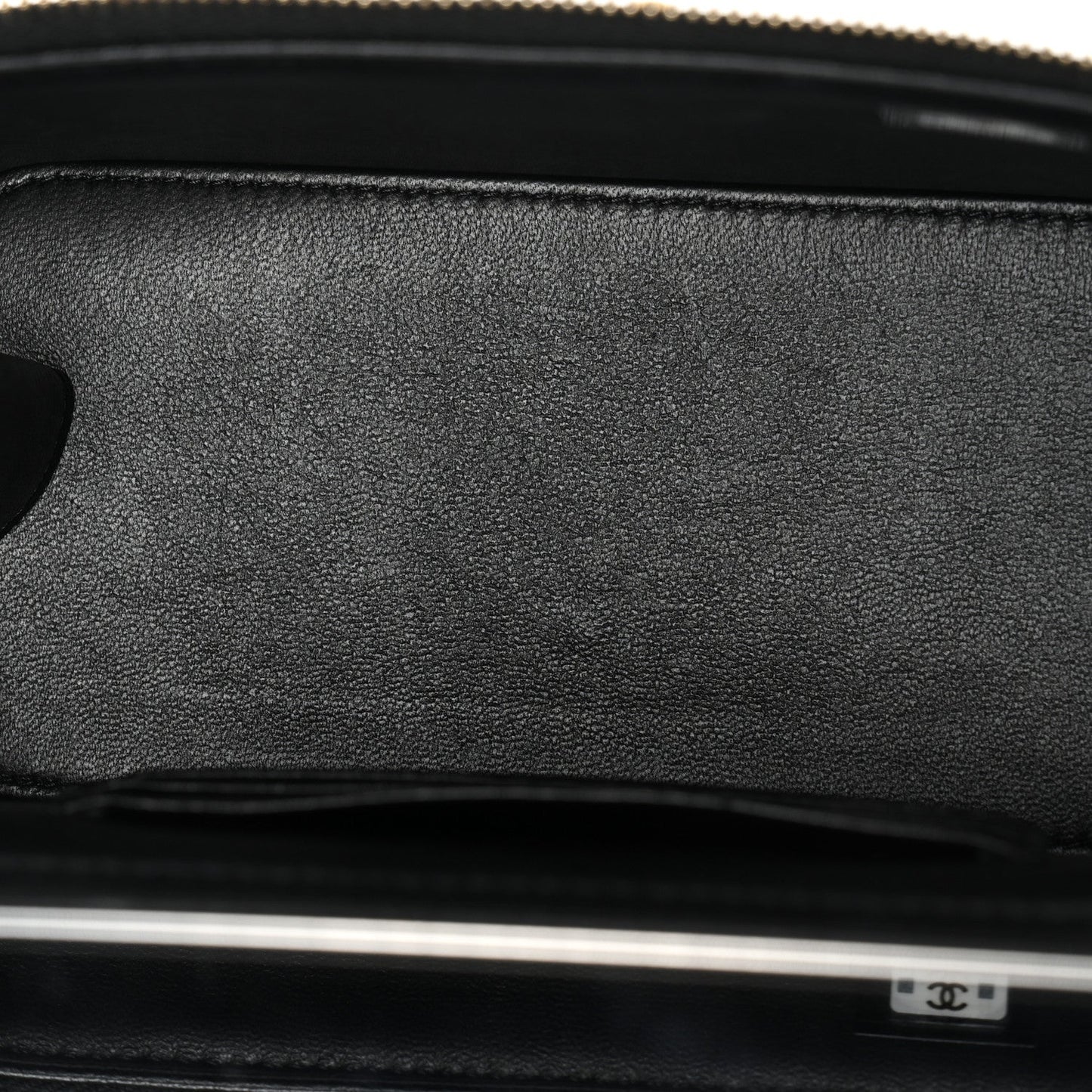 Caviar Quilted Sweetheart Vanity Case Black