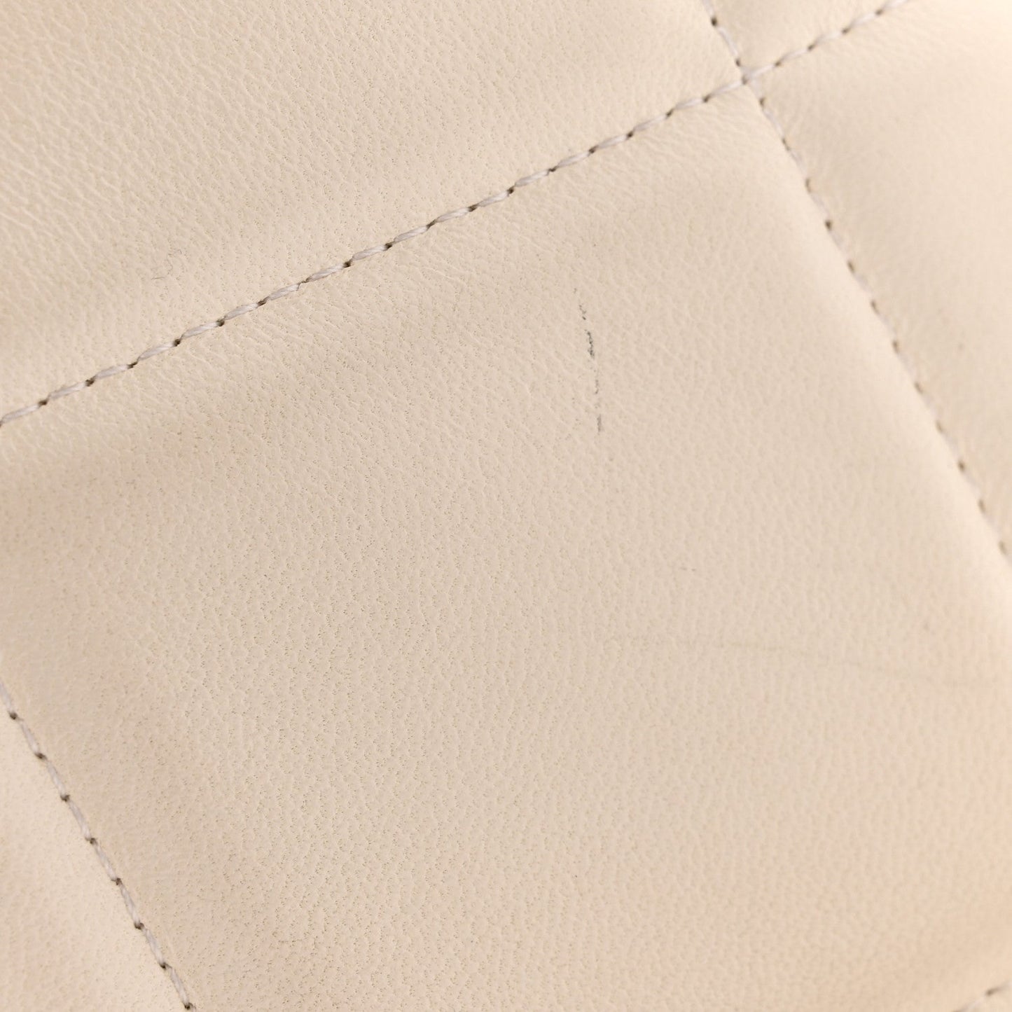 Lambskin Quilted Chanel 19 Round Clutch With Chain White