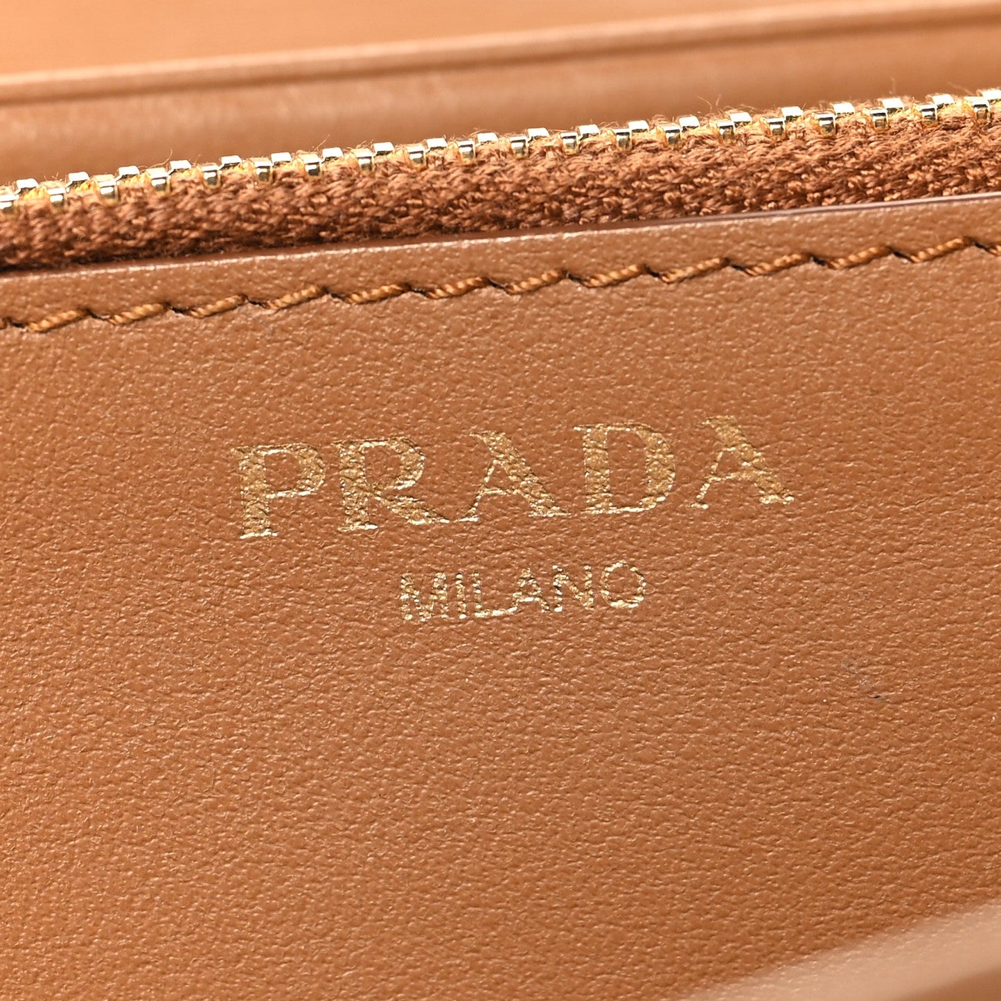Vitello Move Metal Oro Chain Wallet Caramel