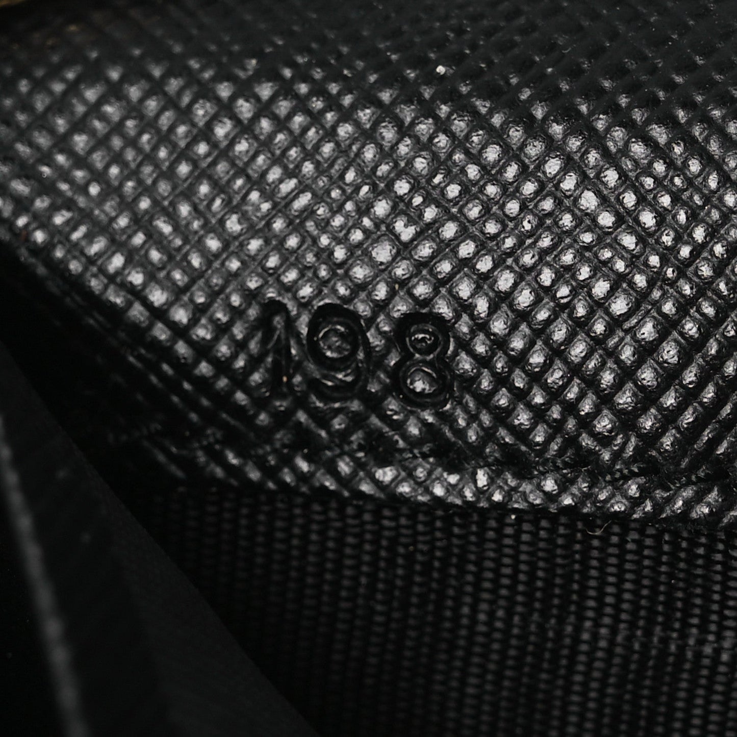Saffiano Metal Oro Chain Wallet Black