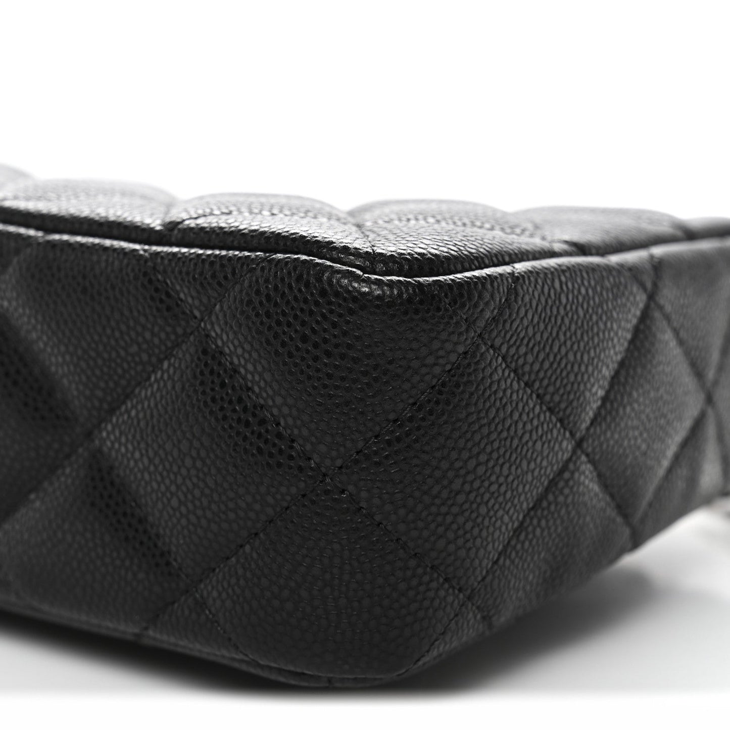 Caviar Quilted Purse With Chain Black