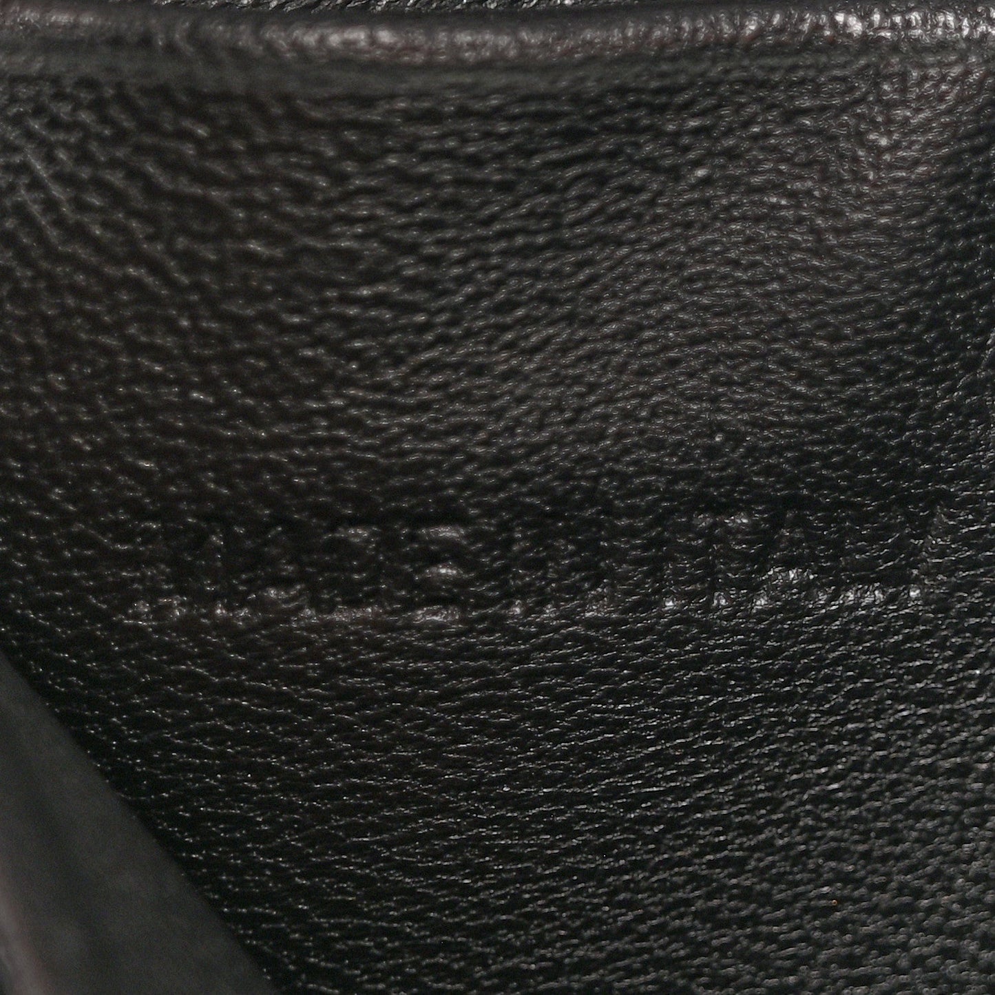 Grained Calfskin Graffiti BB Chain Wallet Black Bleu Violet