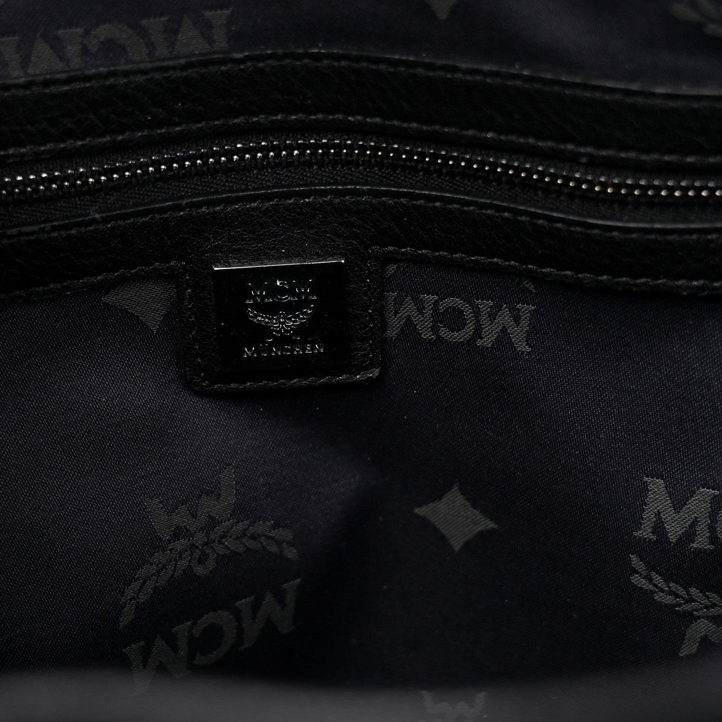 Visetos Studded Medium Dual Stark Backpack Black