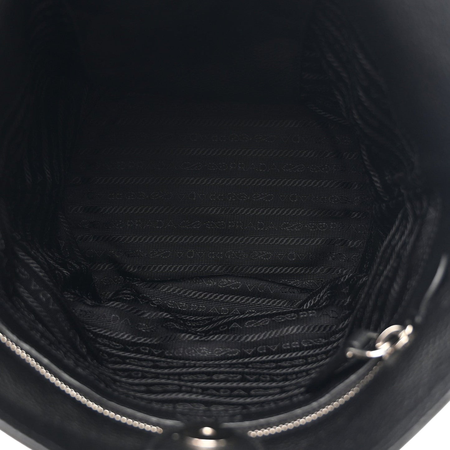 Vitello Daino Bucket Bag Black