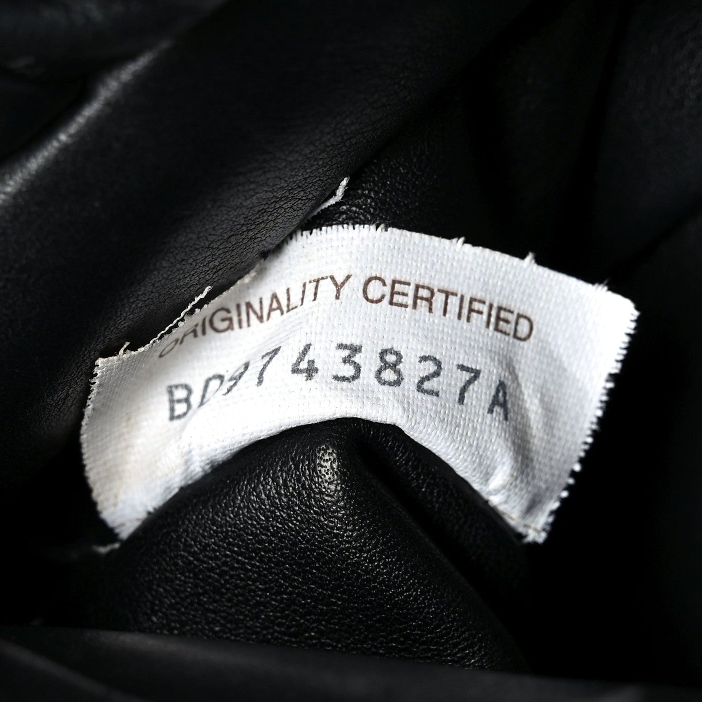 Calfskin The Pouch Chain Black