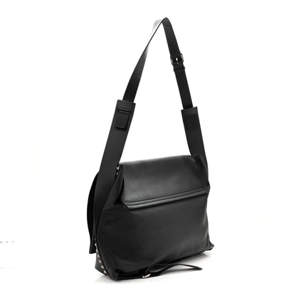 Pebbled Calfskin Rockstud Messenger Black