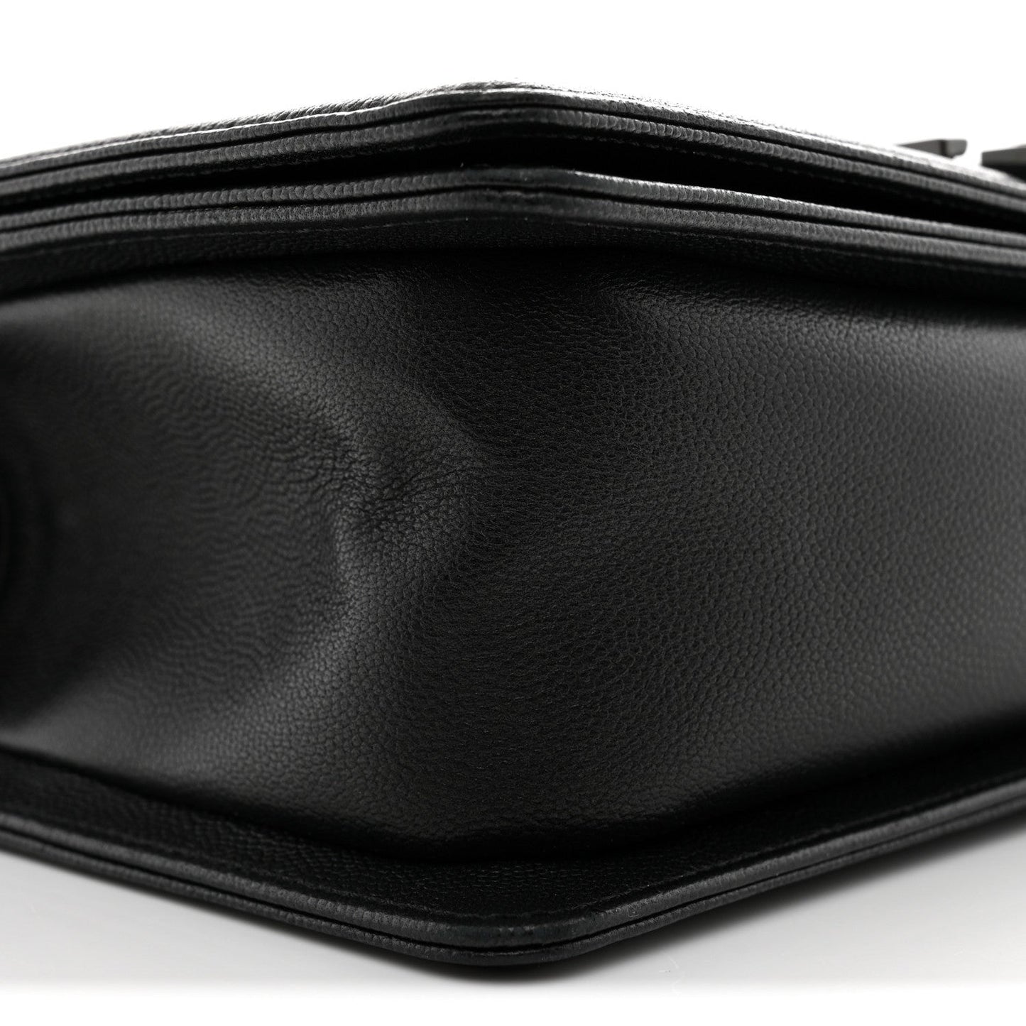 Caviar Quilted Medium Boy Flap So Black